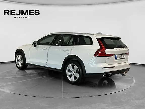 Volvo V60 Cross Country 2022 photo 2