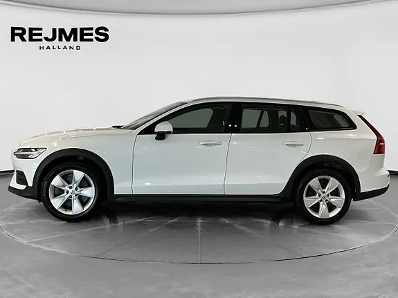 Volvo V60 Cross Country 2022 photo 3