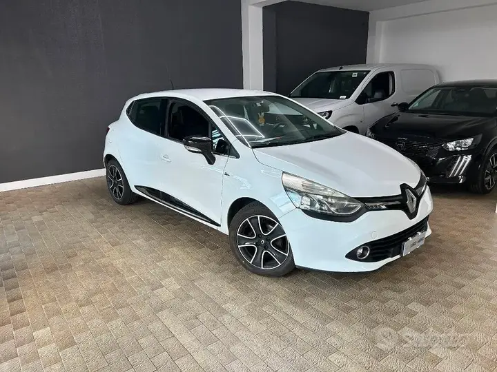 Renault Clio 2016 photo 2