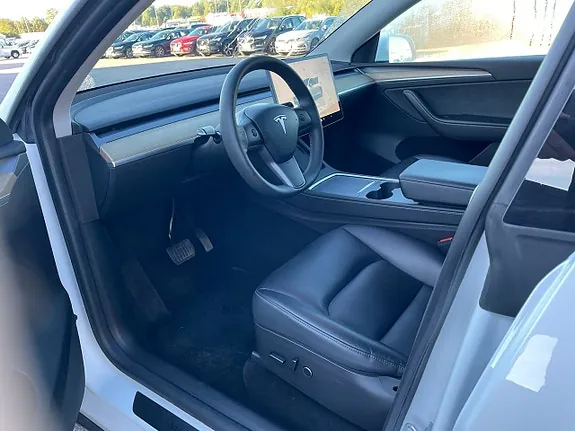 Tesla Model Y 2023 photo 5