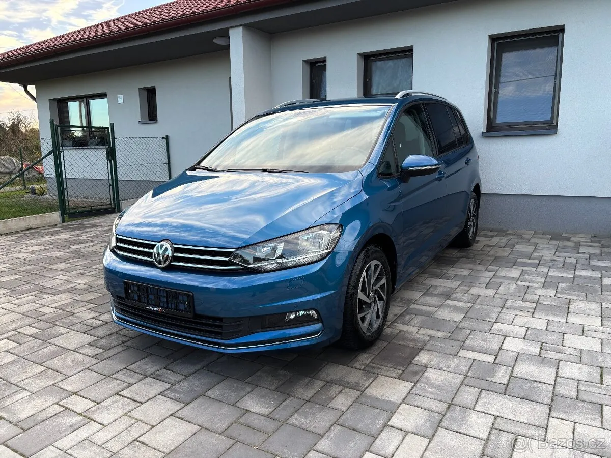Volkswagen Touran 2017 photo 2