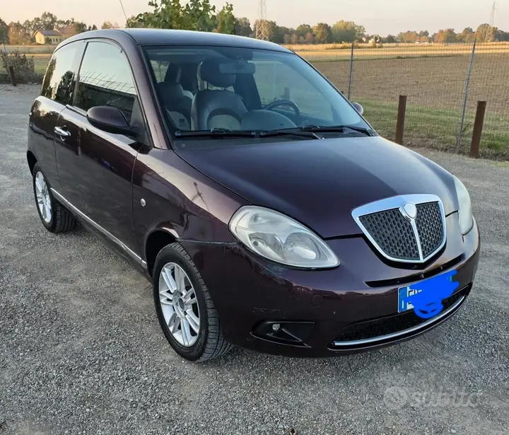 Lancia Ypsilon