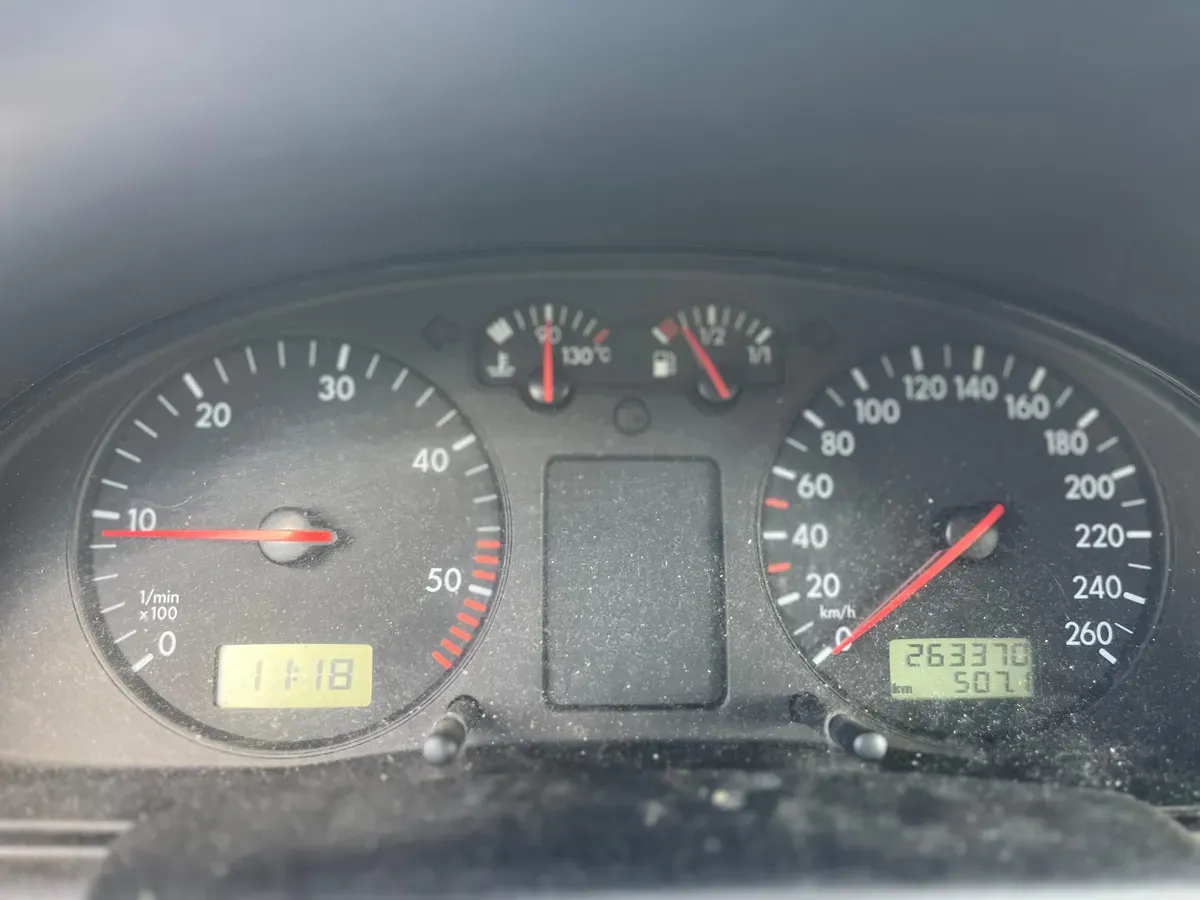 Volkswagen Passat 2000 photo 2