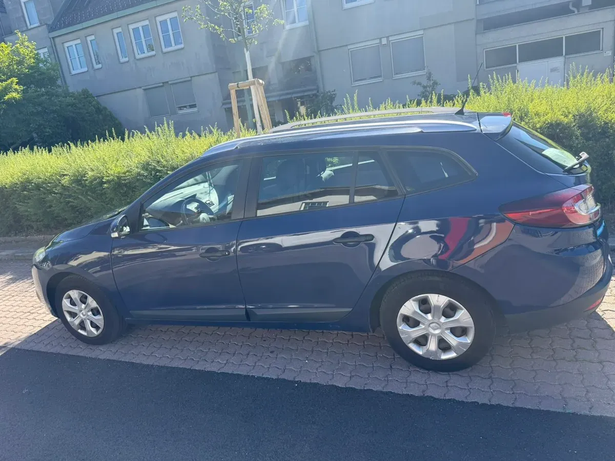 Renault Megane 2010 photo 2