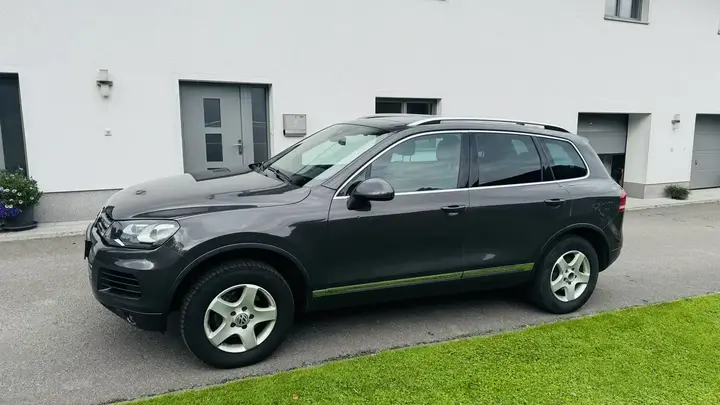 Volkswagen Touareg 2012 photo 3