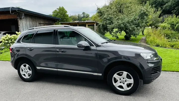 Volkswagen Touareg 2012 photo 2