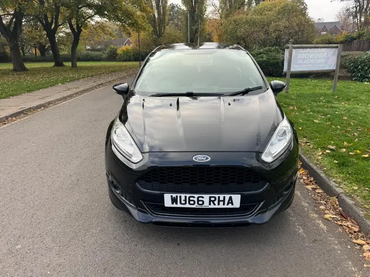 Ford Fiesta 2016 photo 2