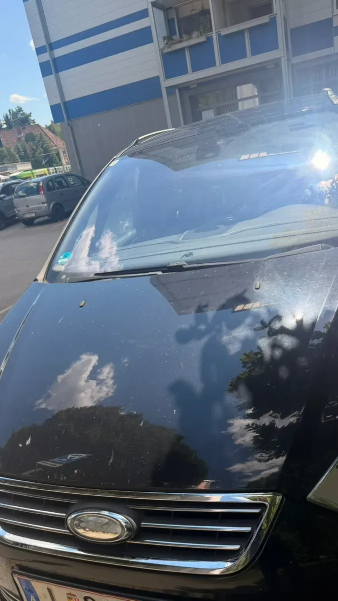 Ford Galaxy 2010 photo 2