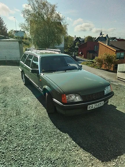 Opel Rekord 1984 photo 2