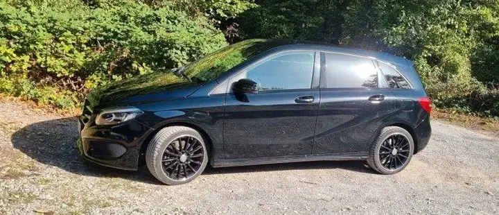 Mercedes-Benz B 220