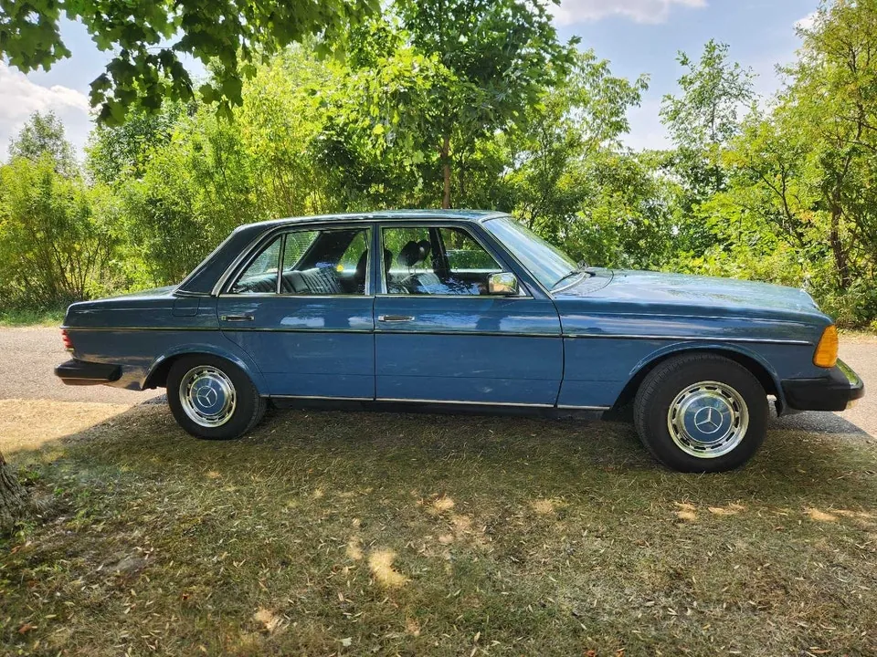 Mercedes-Benz 300D 1977 photo 3