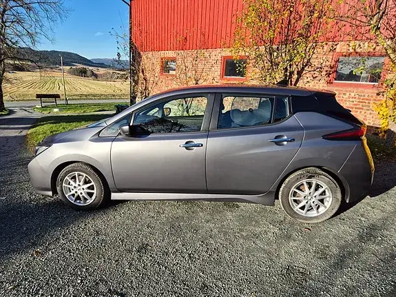 Nissan Leaf 2023 photo 3