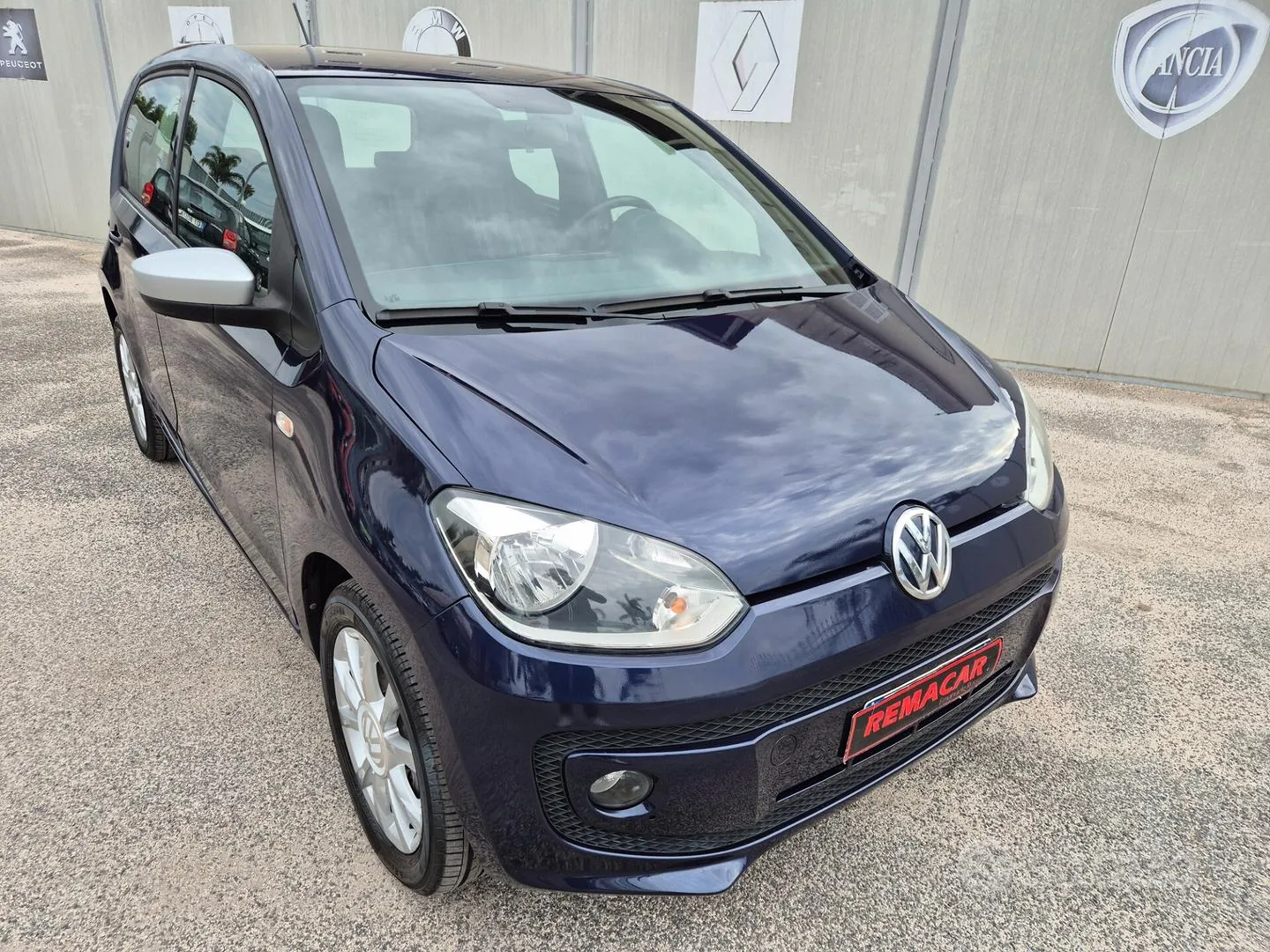 Volkswagen Up 2015 photo 4
