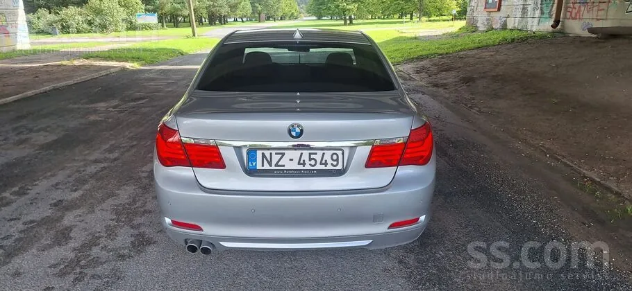 BMW 7 Series 2009 photo 4