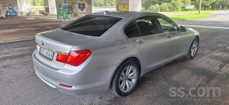 BMW 7 Series 2009 photo 3