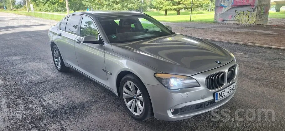 BMW 7 Series 2009 photo 2