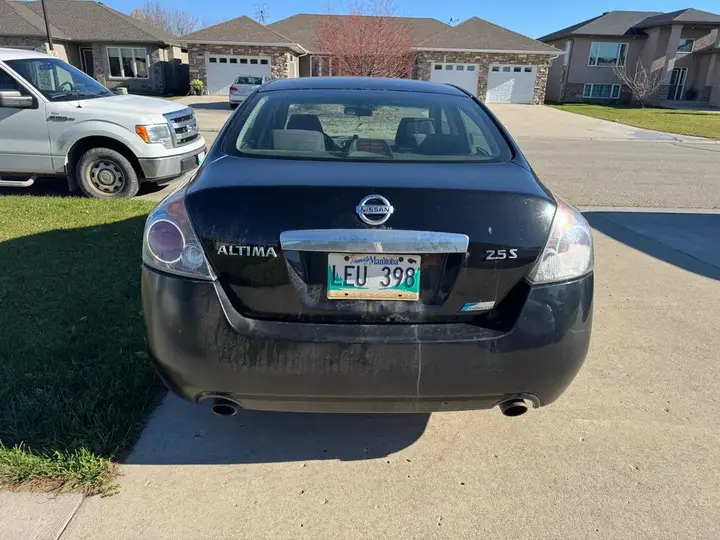 Nissan Altima 2011 photo 4