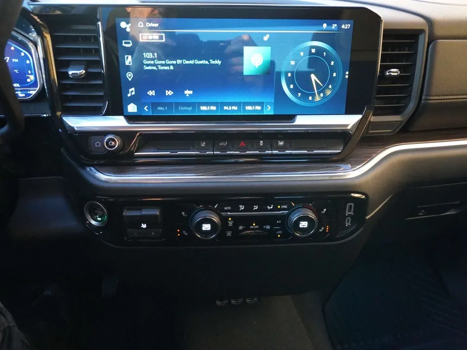 Chevrolet Silverado 2500Hd 2024 photo 2