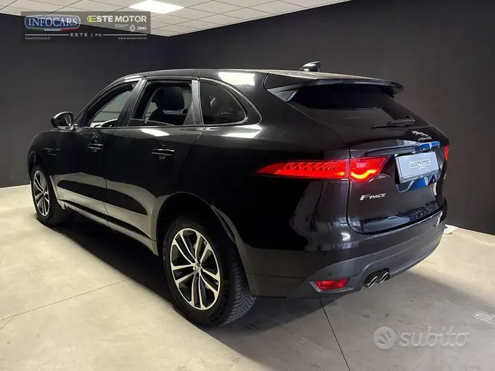 Jaguar F-Pace 2016 photo 2