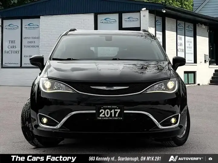 Chrysler Pacifica 2017 photo 2