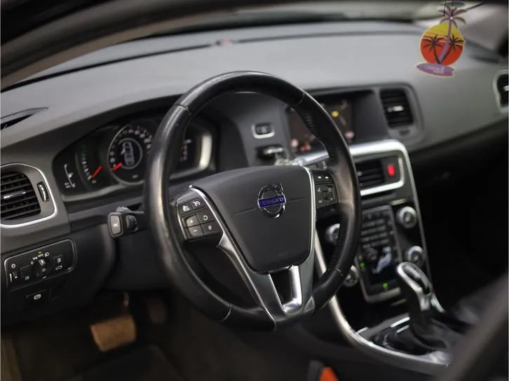 Volvo V60 2017 photo 2