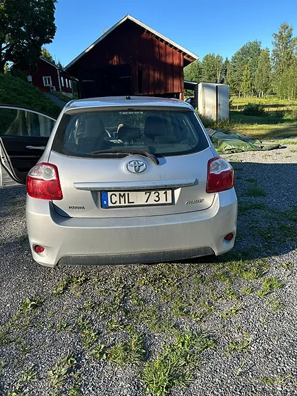 Toyota Auris 2010 photo 2
