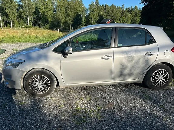Toyota Auris 2010 photo 5