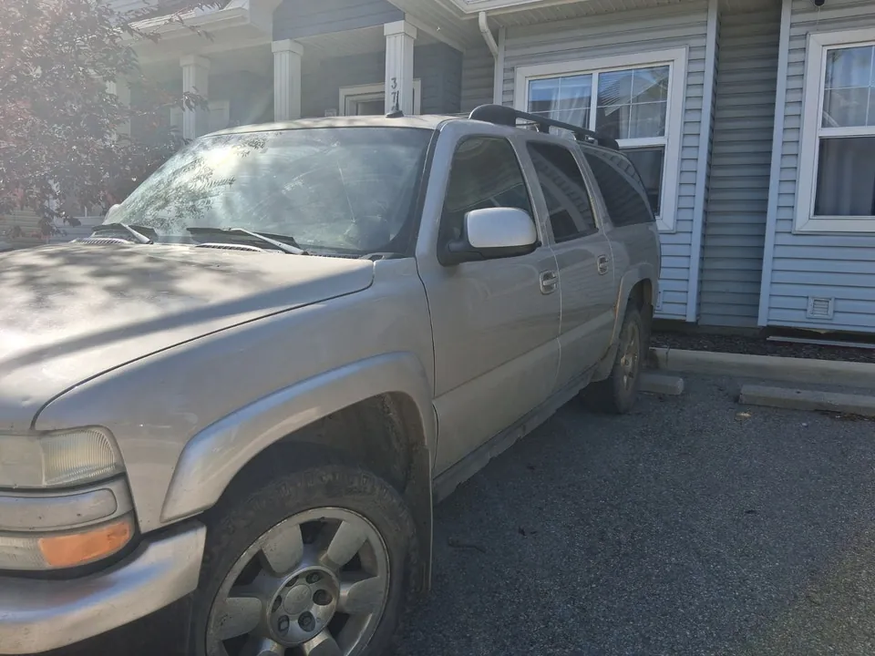 Chevrolet Suburban 2004 photo 2