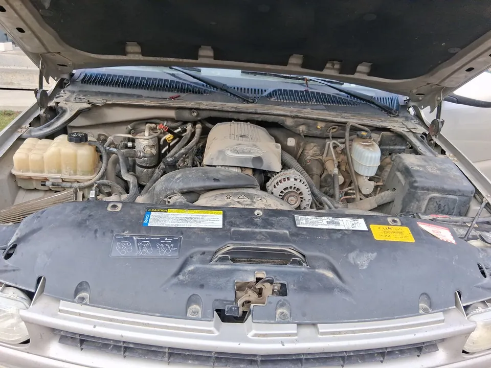 Chevrolet Suburban 2004 photo 3
