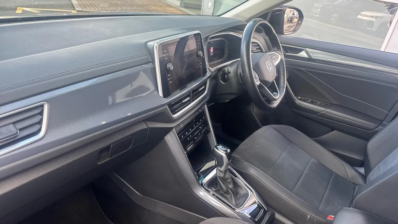 Volkswagen T-Roc 2023 photo 2