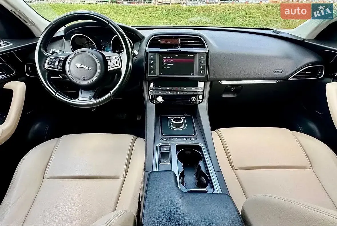 Jaguar F-Pace 2017 photo 4
