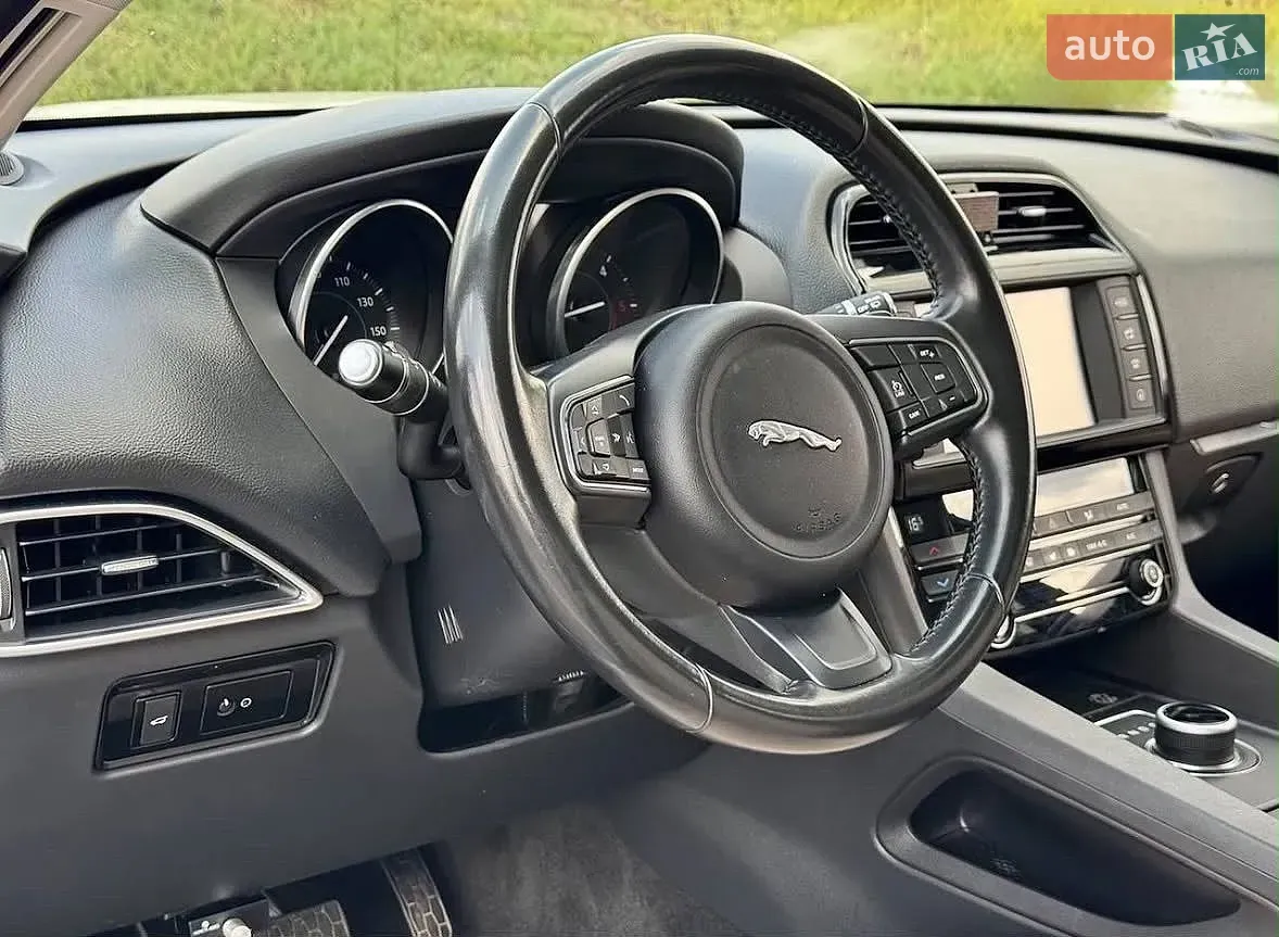 Jaguar F-Pace 2017 photo 5
