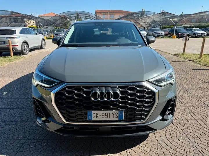 Audi Q3 2022 photo 2