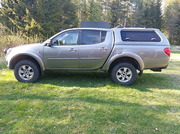 Mitsubishi L200 2015 photo 2