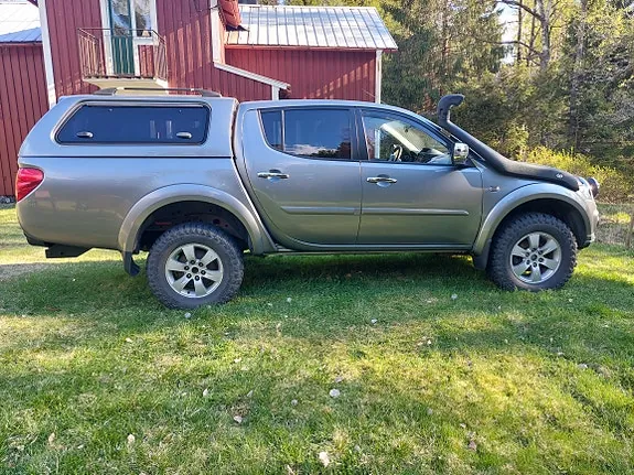 Mitsubishi L200 2015 photo 4