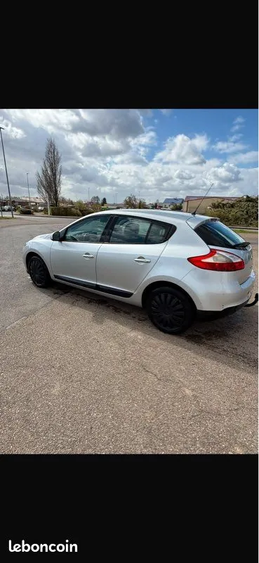 Renault Megane 2013 photo 2
