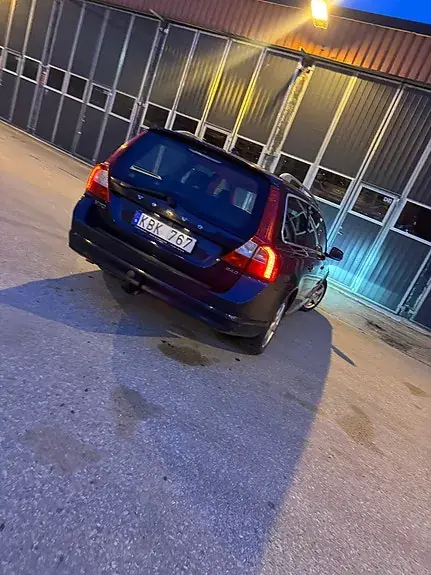 Volvo V70 2010 photo 2