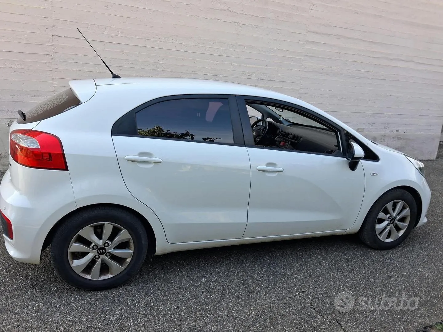 Kia Rio 2015 photo 2
