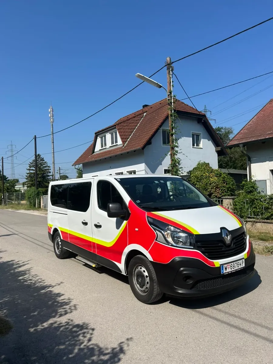 Renault Trafic 2016 photo 2