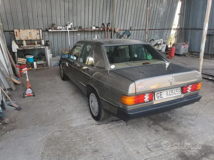 Mercedes-Benz 190E 1986 photo 3