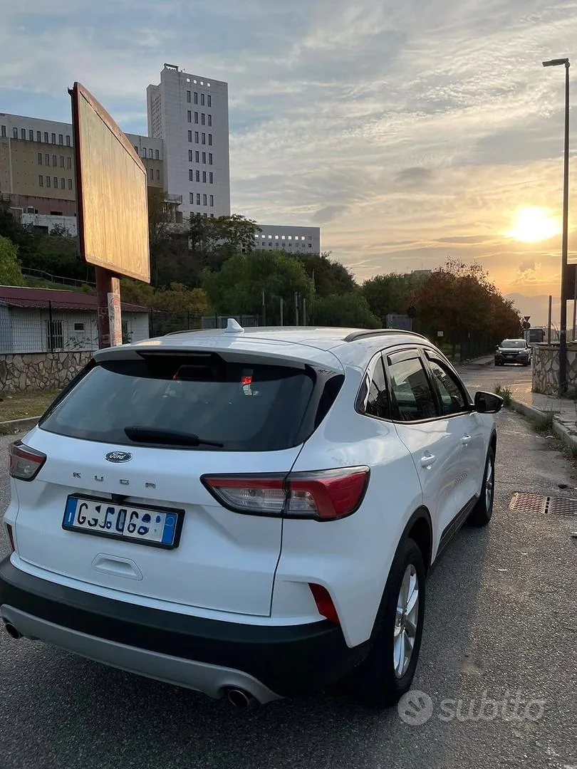 Ford Kuga 2022 photo 2