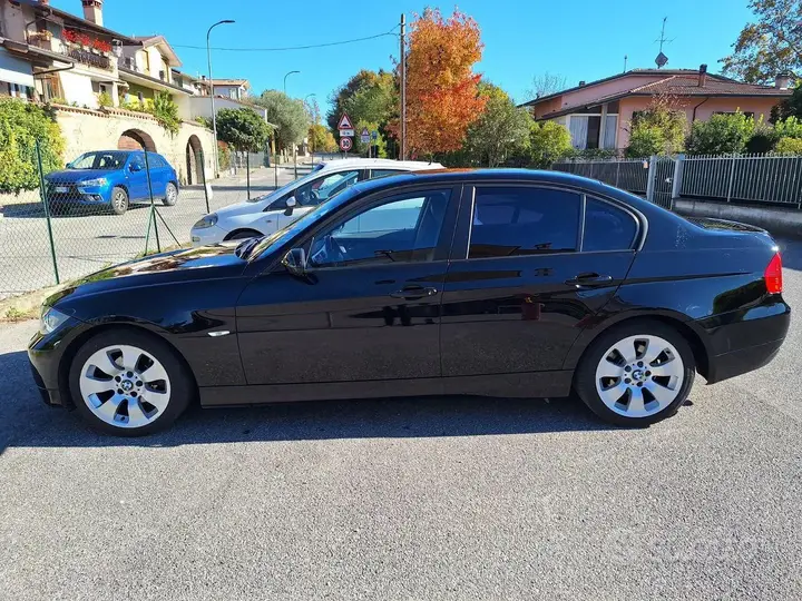 BMW 320D 2008 photo 2
