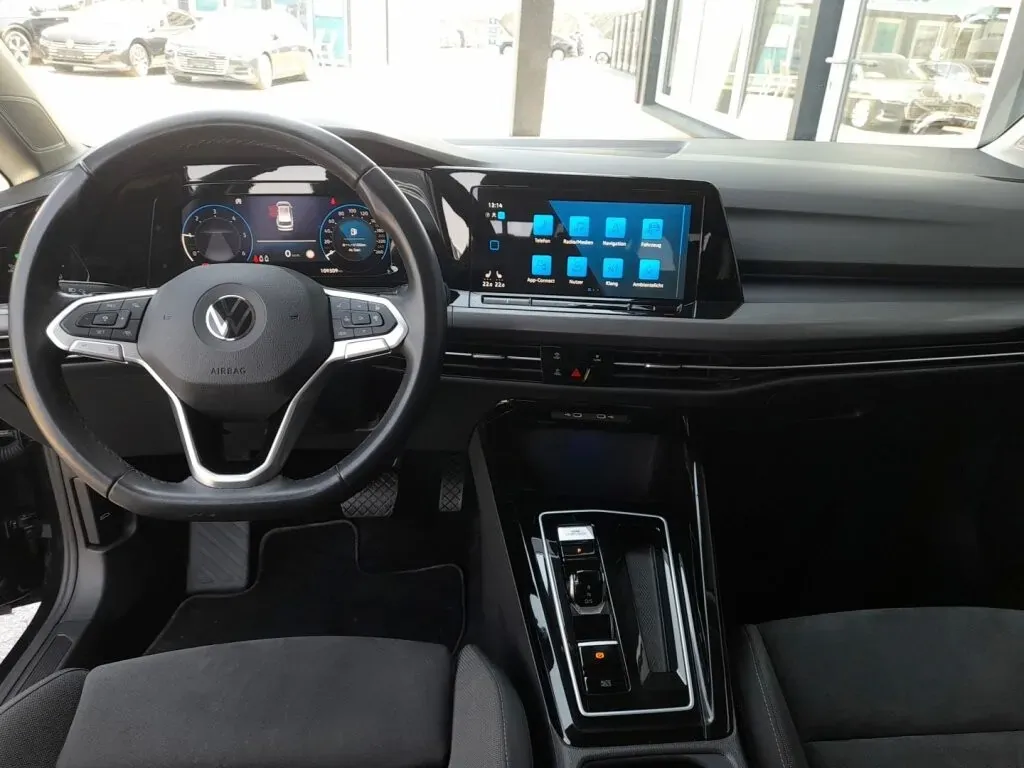 Volkswagen Golf 2023 photo 3