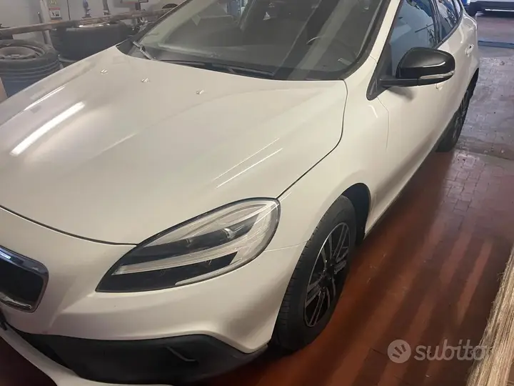 Volvo V40 2019 photo 3