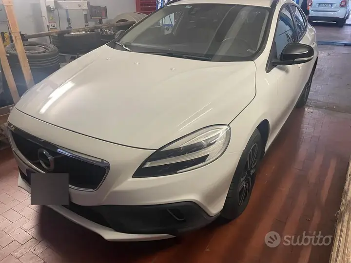 Volvo V40 2019 photo 2