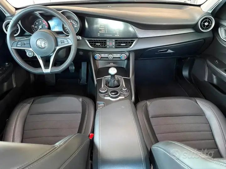 Alfa Romeo Giulia 2018 photo 4