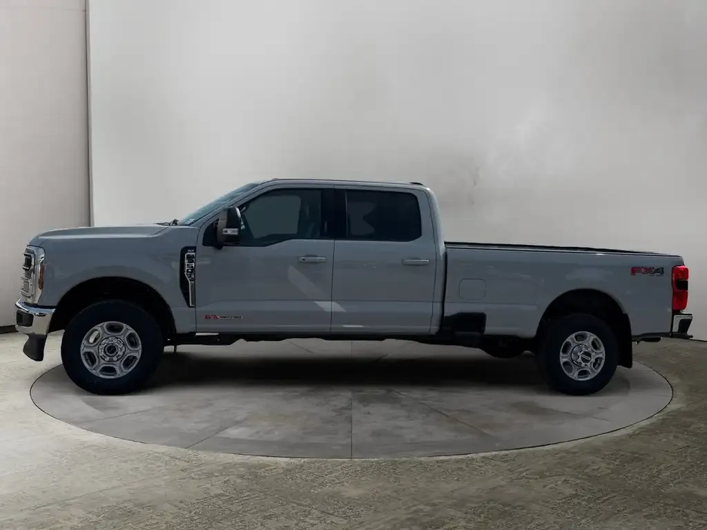 Ford F-350 Super Duty 2026 photo 2