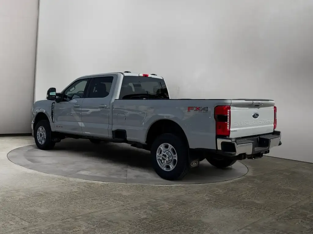 Ford F-350 Super Duty 2026 photo 3