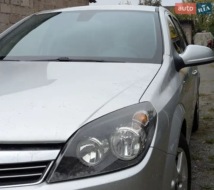 Opel Astra 2010 photo 5