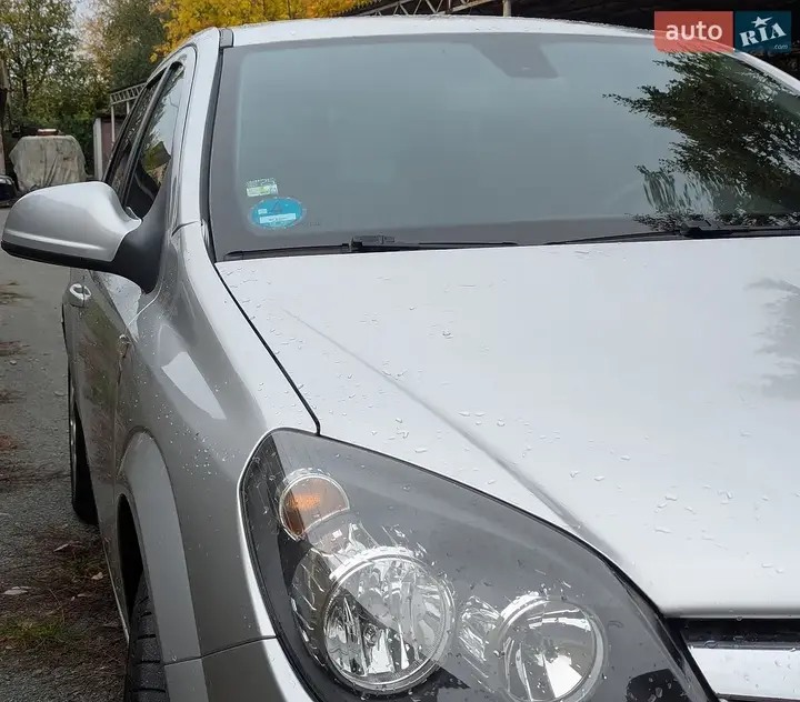 Opel Astra 2010 photo 4